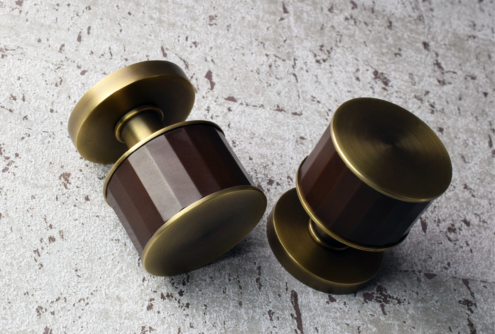 FACETED AMALFINE™ DOOR KNOB