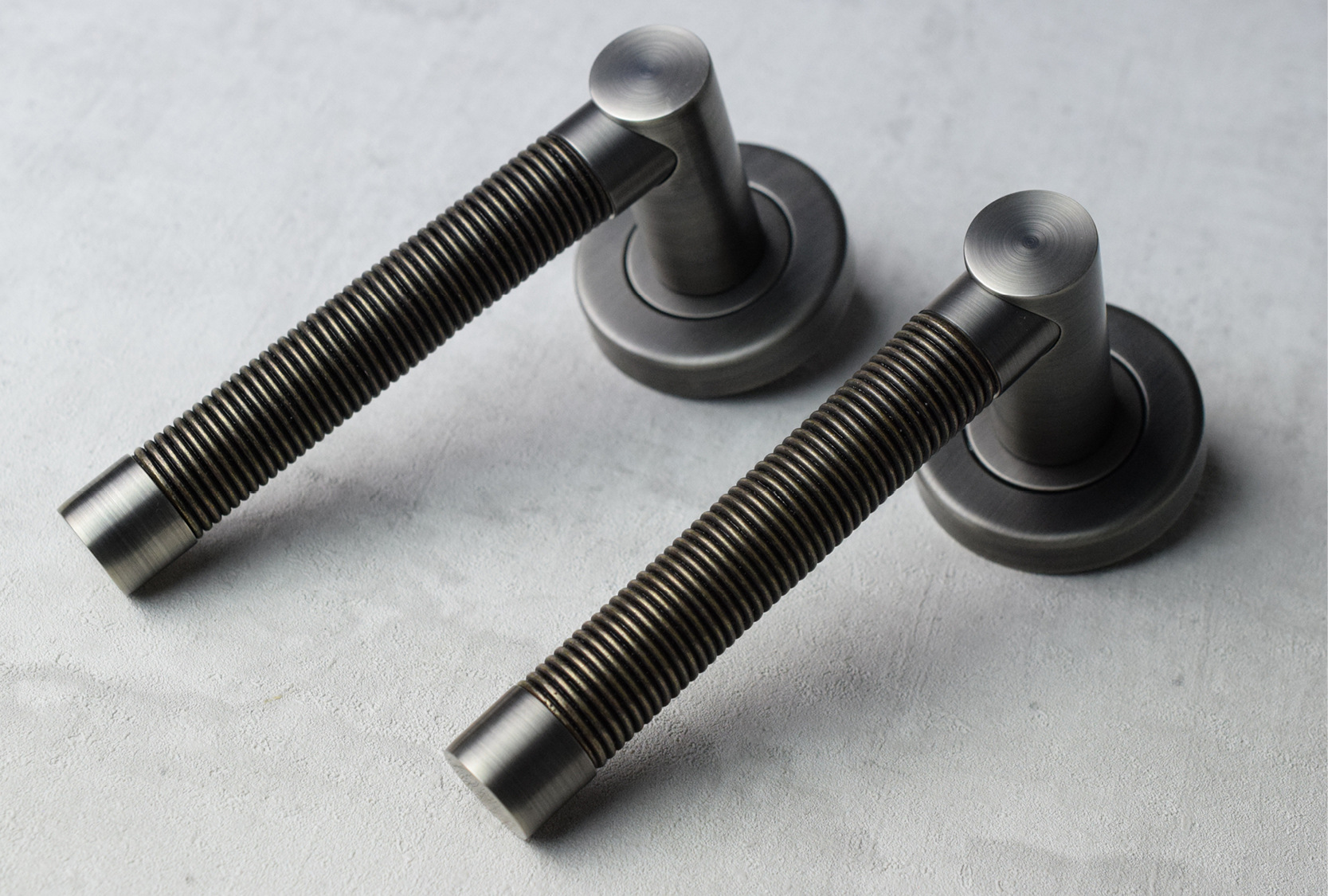 WIRE RECESS AMALFINE™ DOOR LEVER