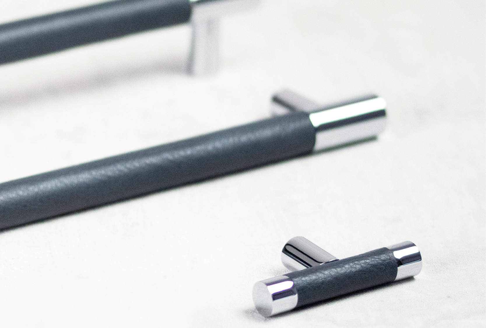 Custom large barrel stitch in recess leather pull handle and barrel t bar. Custom grey leather grip with a bright chrome metal finish.