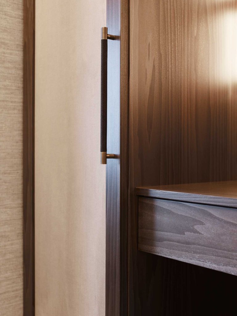 A bespoke vanity cupboard has been created by AG Meridian joinery for this luxury master bedroom refurbishment. Shagreen recess amalfine pull handles have been used for the larger cupboard doors. These handles are handmade from Turnstyle Designs.